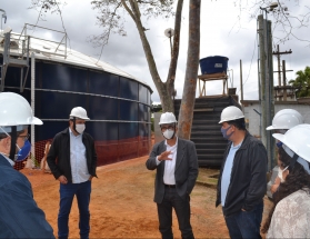 Prefeito visita obras do novo reservatório de água da Cesama em Santa Terezinha