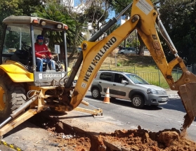 Cesama inicia remodelação de rede de esgoto na Rua Espírito Santo 