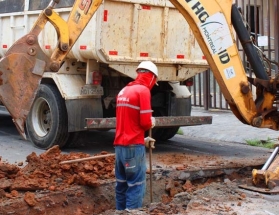Remodelação de redes de esgoto no Bairro Bairu já está 50% finalizada