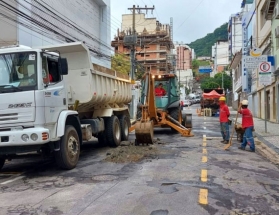Cesama remodela 200 metros de redes de esgoto na Rua Oscar Vidal