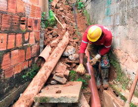 Cesama já executou 60% das obras de substituição da rede de esgoto do escadão da rua José Monteiro