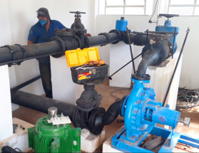 Cesama substitui conjunto motobomba no sistema de abastecimento do bairro Milho Branco
