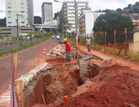 Cesama implanta 30 metros de novas redes de água na Avenida Itamar Franco