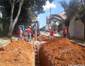 Cesama substitui 150 metros de redes de esgoto no bairro Bom Clima