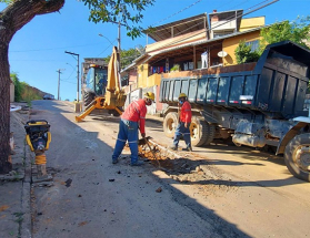 Bairro Vila Ideal recebe mais 180 metros de novas redes de esgoto