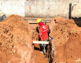 Cesama já concluiu 85% da remodelação da servidão de esgoto da rua Ribeiro de Abreu