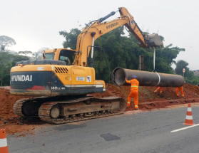 Cesama inicia trabalhos de escavação para adutora na altura do Shopping Jardim Norte