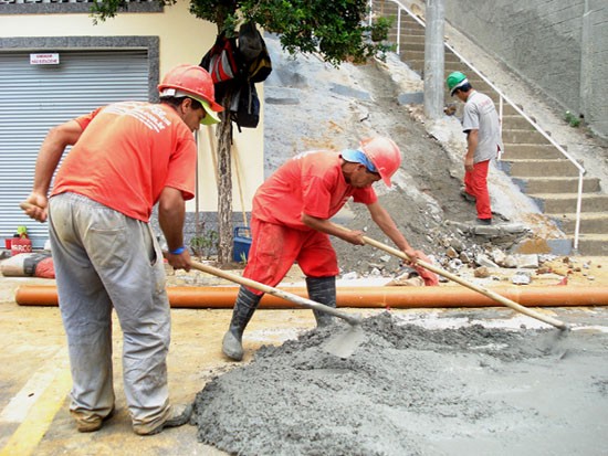  Substituição de redes de esgoto - Bairro Jardim Glória recebe 109 metros de novas tubulações