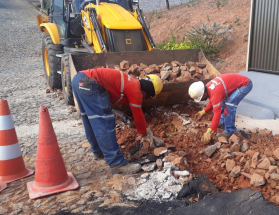 Cesama remodela mais 170 metros de redes de esgoto no Bom Clima