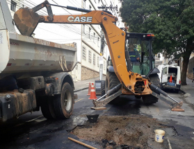 Cesama realiza serviços de manutenção no centro e bairros da região sul