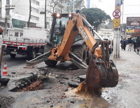 Cesama realiza manutenção em rede de água na Rio Branco e em outros pontos da cidade