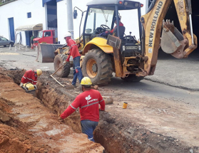 Vila Ideal recebe mais 240 metros de redes de esgoto