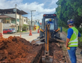 Cesama implanta 50% da nova rede de recalque da Rua Santa Terezinha