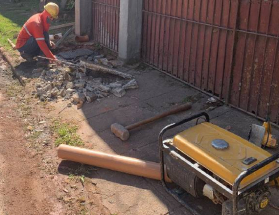 Cesama remodela mais 130 metros de redes de esgoto na Rua José Romão Guedes