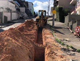 Santa Terezinha recebe mais 80 metros de redes de esgoto remodeladas