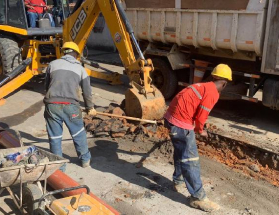 Remodelação de mais 550 metros de redes de esgoto avança no Bairro Nova Era