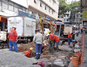 Nova rede de esgoto da Rua Santa Rita já está com mais de 60% dos serviços executados