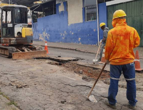 PJF já concluiu 75% da remodelação das redes de esgoto do bairro Nova Era