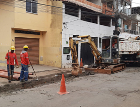 Remodelação de redes de esgoto no bairro Vila Esperança II já está 60% concluída