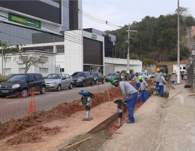 Obras da nova rede tronco do bairro Salvaterra avançam na Avenida Deusdedith Salgado