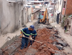 Cesama inicia remodelação de 100 metros de redes de água na Vila Olavo Costa