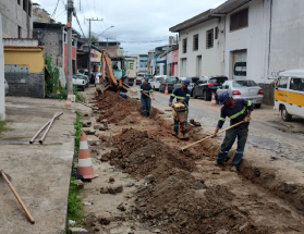 Cesama remodela 280 metros de redes de água no bairro Ladeira