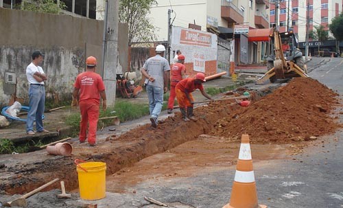 Renovação das redes de esgoto do Bairro Cascatinha - Rua Miguel José Mansur recebe nova tubulação