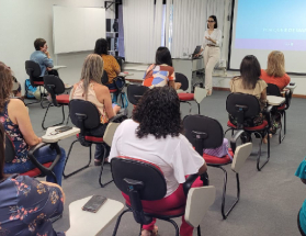 Mais mulher, mais democracia - Empregadas da Cesama participam de palestra na Fiemg