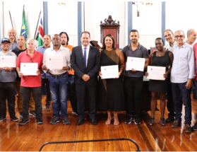 Câmara Municipal homenageia 35 empregados da Cesama com Moção de Aplauso