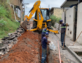 Obras de remodelação de 750 metros de redes de água avançam no bairro Vila Ideal