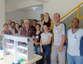 Cesama recebe treinamento sobre Jar Teste para otimizar a dosagem de produtos químicos no tratamento da água