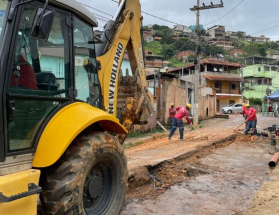 Cesama inicia remodelação de rede de esgoto em rua do bairro Teixeiras