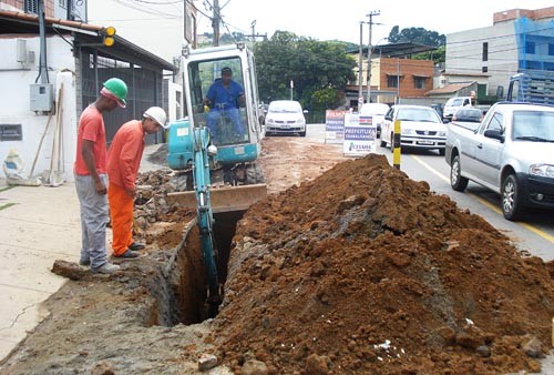 Novas redes de esgoto do Bairro São Pedro - 60% das obras já estão concluídas