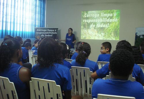 Córrego limpo é responsabilidade de todos - Cesama realiza ação de conscientização no Retiro