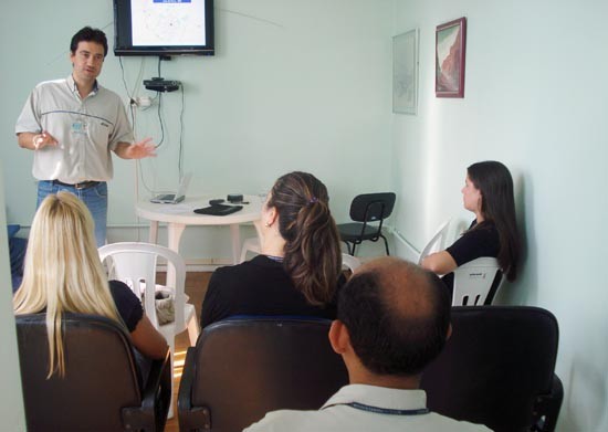 Funcionários da Cesama recebem palestra sobre construção de coletores de esgoto da Zona Norte
