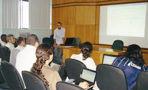 Capacitação - Funcionários participam de treinamento sobre novo software de gestão da manutenção