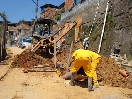 Renovação das redes de esgoto - Vila Olavo Costa ganha 3 mil metros de novas tubulações
