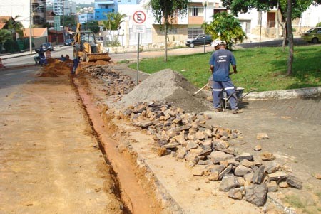 Otimização dos serviços - Cesama substitui 200 metros de rede de água no Bairro Bairu