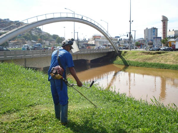 Cesama realiza limpeza do Rio Paraibuna e participa das Batalhas Regionais contra a Dengue
