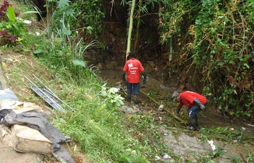 Balanço - Cesama retira 79 toneladas de lixo dos cursos dágua de Juiz de Fora em 2012
