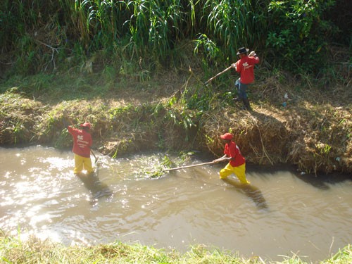 Cesama prossegue com limpeza dos córregos Humaitá e Santa Cândida