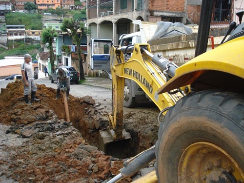 Sistema de coleta de esgoto - Cesama substitui 160 metros de redes no Bairro Vila Ideal
