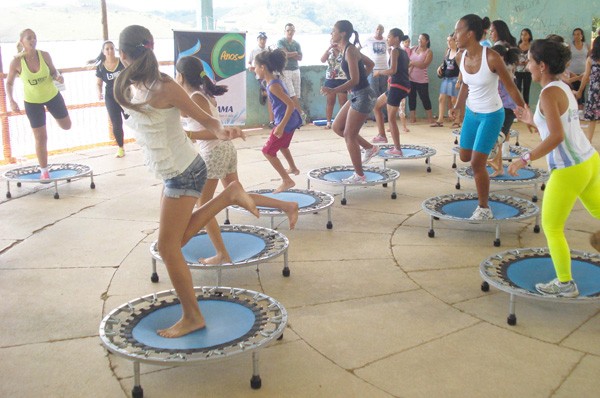 Dia da Atividade Física na Represa Dr. João Penido mobiliza funcionários da Cesama e familiares em d