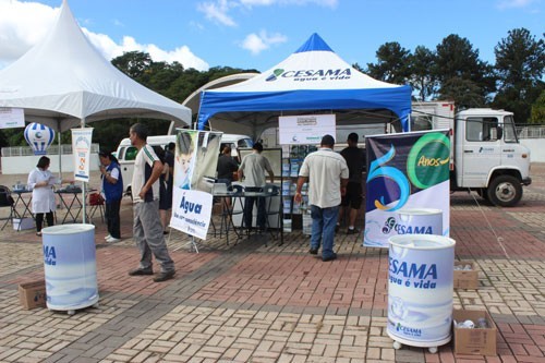 Cesama distribui cerca de oito mil copos de água durante evento Integração no Bairro