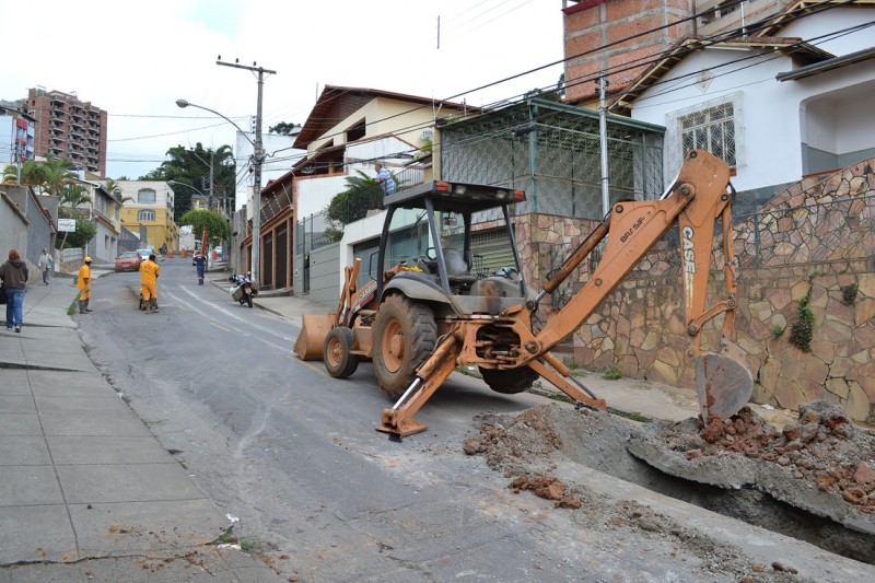  Bairro Alto dos Passos recebe 270 metros de novas tubulações de esgoto