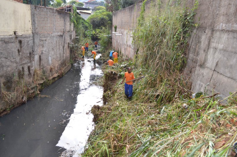 Cesama prossegue com trabalhos de limpeza nos Córregos Matirumbide e Ribeirão das Rosas