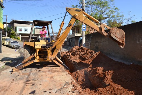 Bairro Marumbi recebe 52 metros de novas tubulações de esgoto
