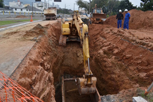 Tratamento de esgoto - Cesama dá início às obras do Programa Eixo-Paraibuna