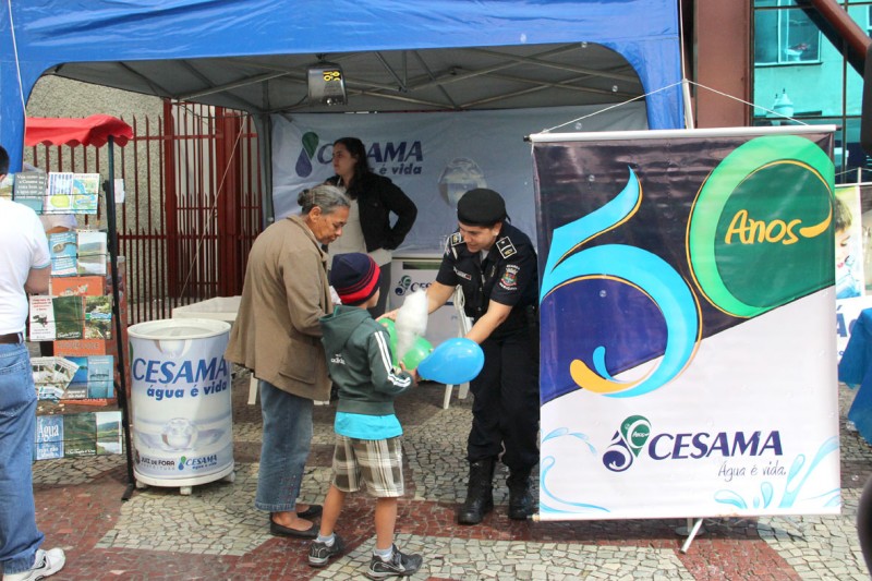 Cesama 50 anos - Coral encanta população em apresentação na Rua Halfeld
