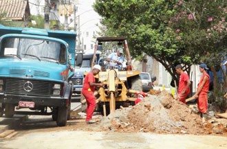 Substituição de redes de esgoto - Cesama implanta nova tubulação no Bairro Paineiras 